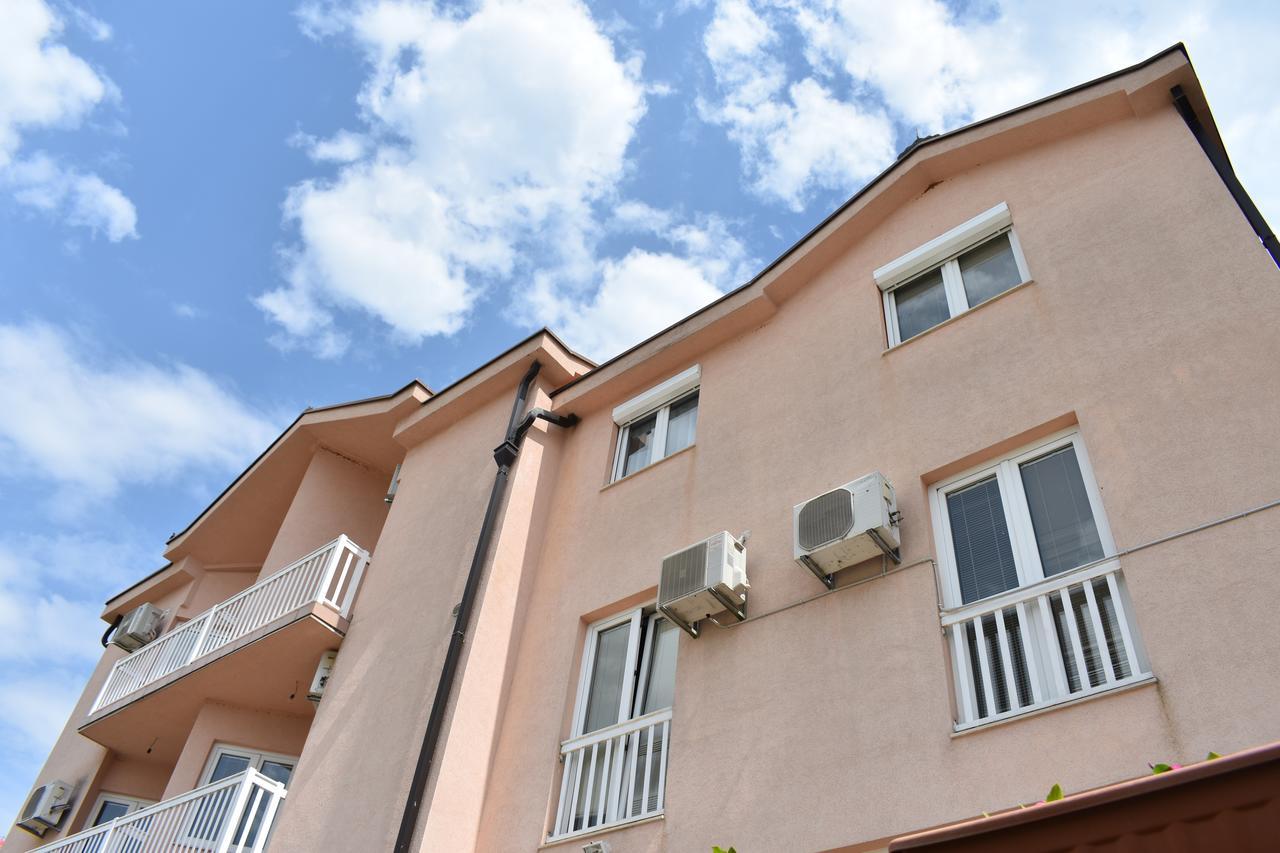 Guest House Regina Mundi Medugorje Bagian luar foto