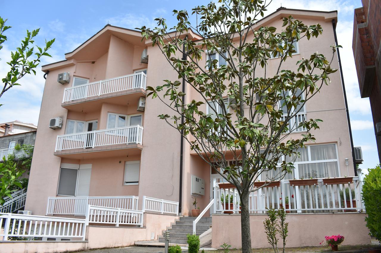 Guest House Regina Mundi Medugorje Bagian luar foto