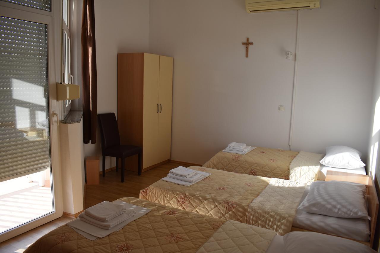 Guest House Regina Mundi Medugorje Bagian luar foto