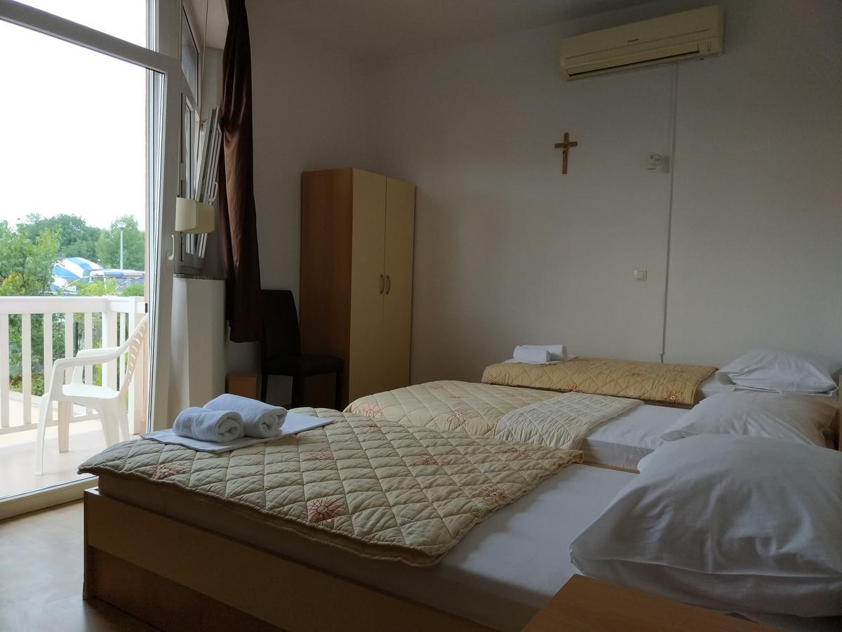 Guest House Regina Mundi Medugorje Bagian luar foto